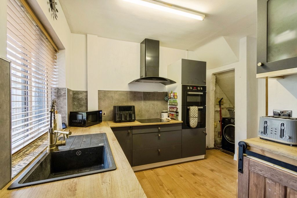 Property photo 3 of 15 Kitchen/Dining Room