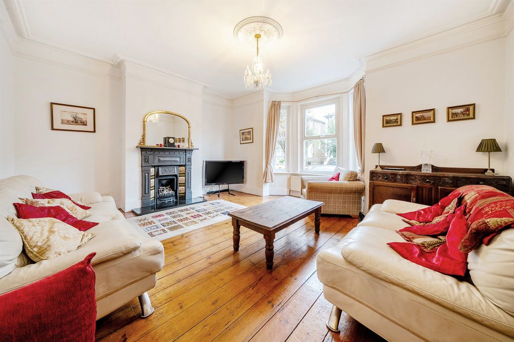 Property photo 2 of 12