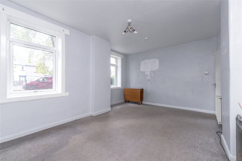 Property photo 3 of 14 Lounge Alt