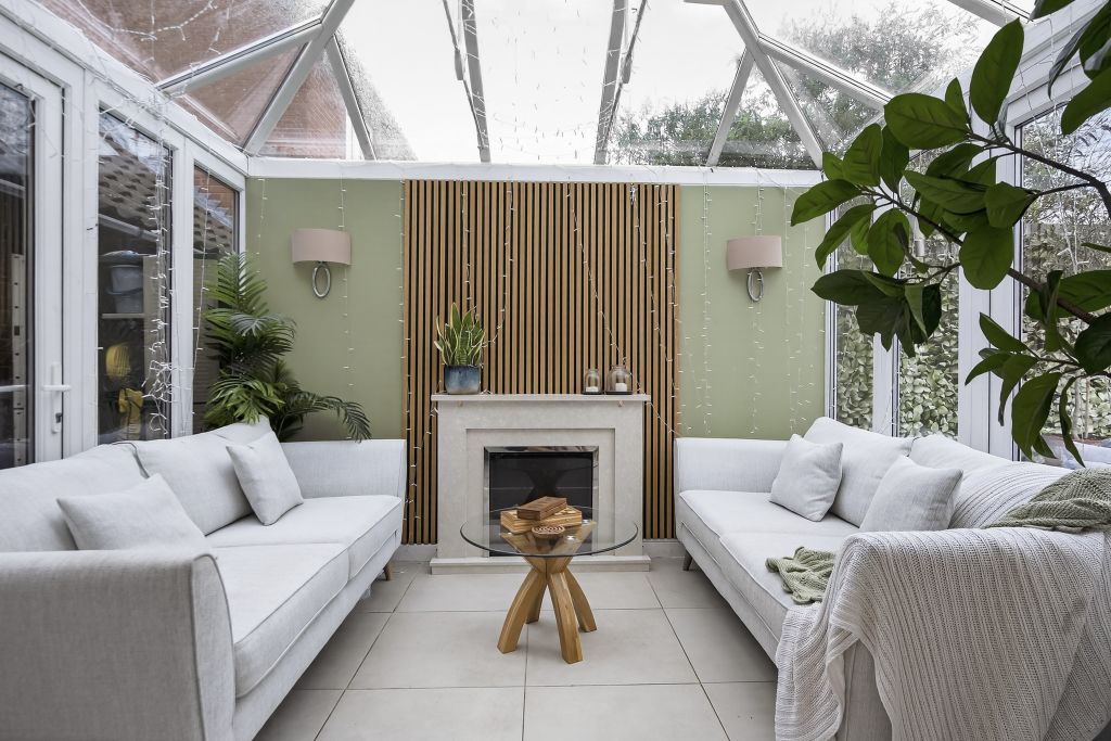 Property photo 3 of 19 Conservatory