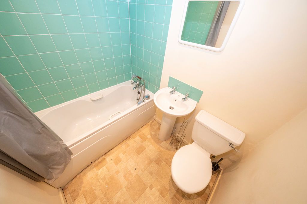 Property photo 3 of 8 Photo 12