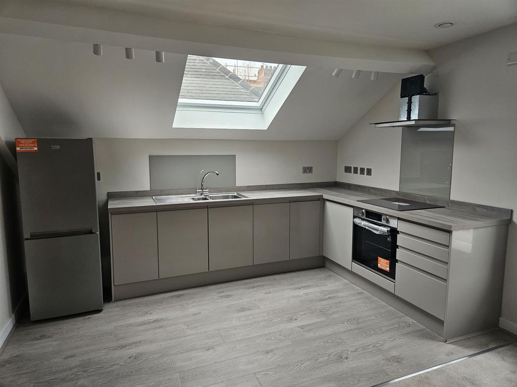 Property photo 1 of 16 Flat 3.Jpg