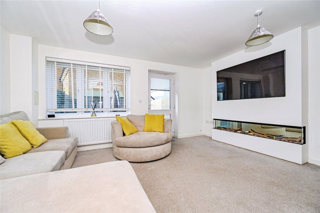 Property photo 2 of 17 Picture No. 12