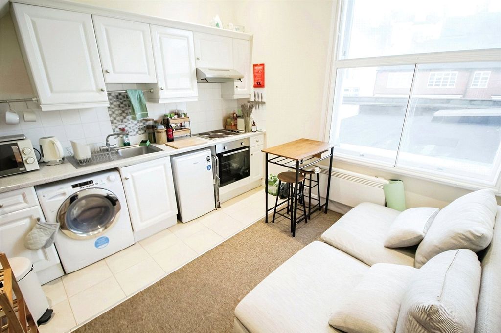 Property photo 2 of 6 Kitchen