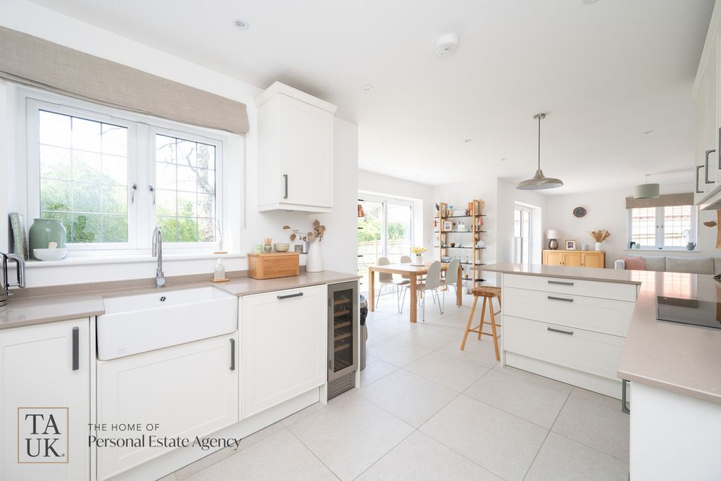 Property photo 3 of 25