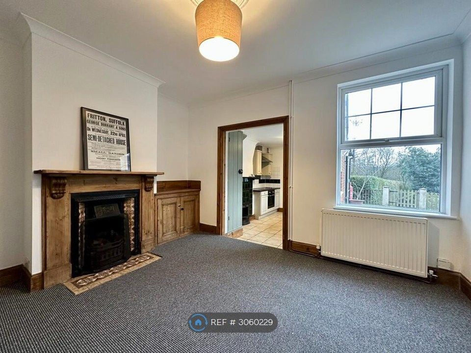 Property photo 3 of 10 Dining Room