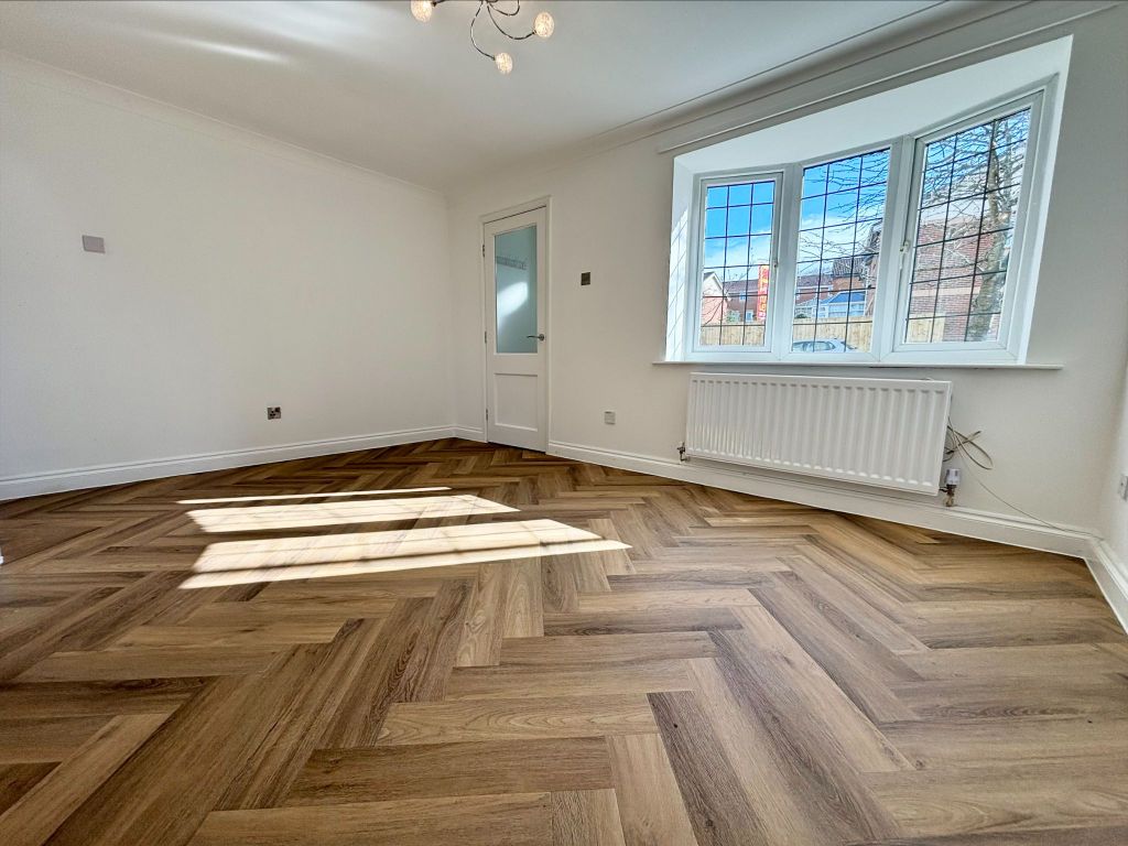 Property photo 3 of 16 Photograph 5