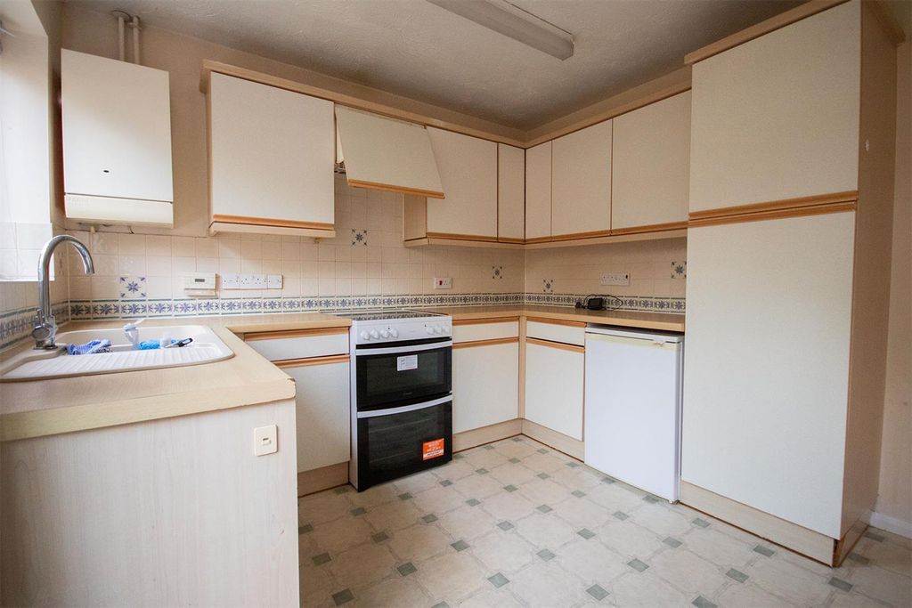 Property photo 2 of 12 Kitchen