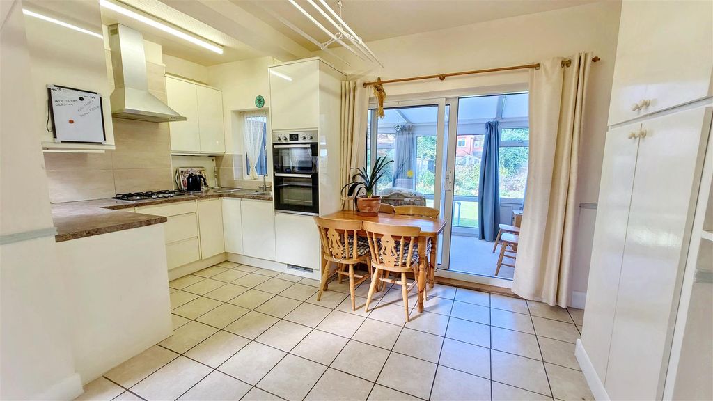 Property photo 3 of 14 10826.Jpg