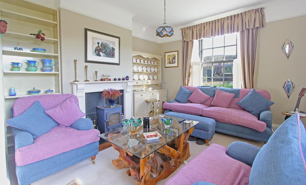 Property photo 3 of 22