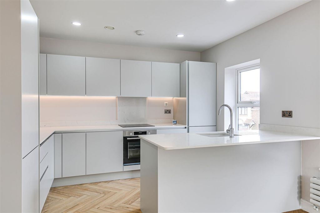 Property photo 3 of 16 7 Kitchen.Jpg