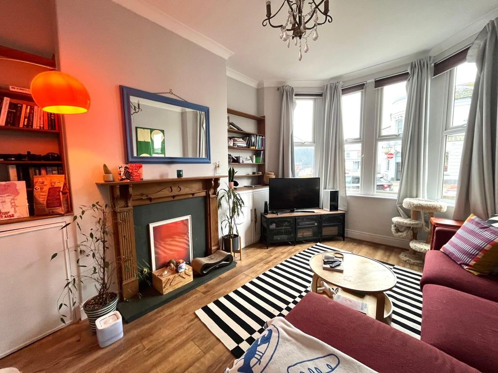 Property photo 1 of 9 Living Room