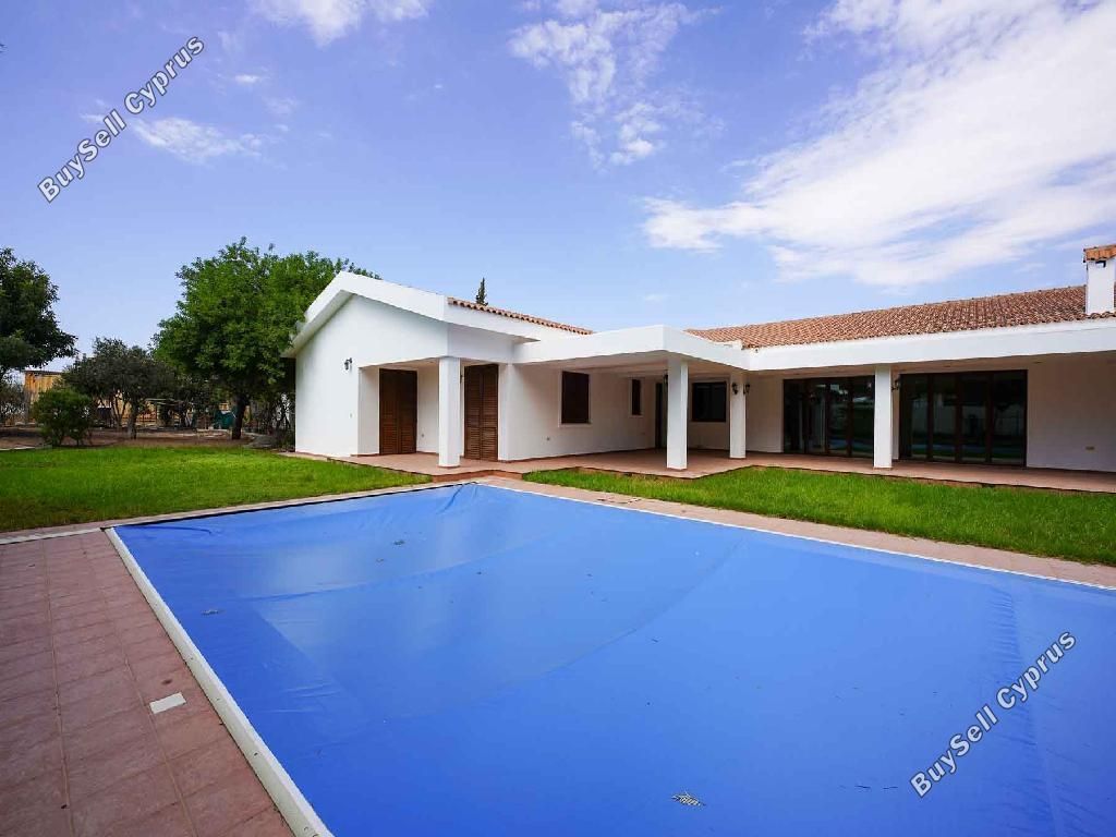 Property photo 1 of 32