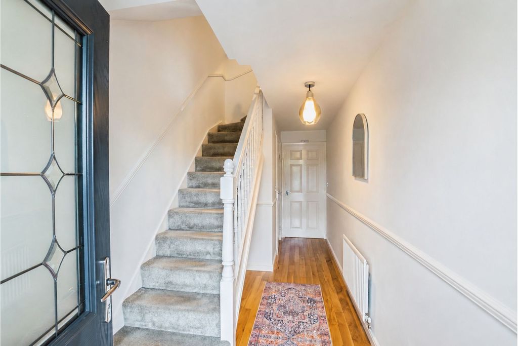 Property photo 2 of 18 Entrance Hall