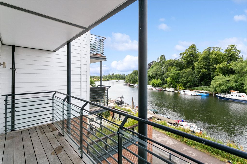 Property photo 2 of 15 Balcony