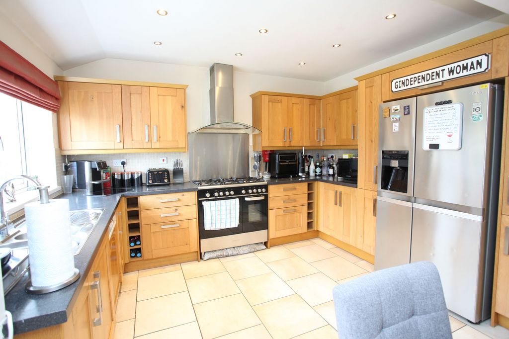 Property photo 2 of 41