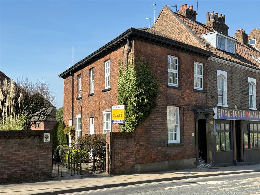 Property photo 1 of 7 44B Fishergate.Jpg