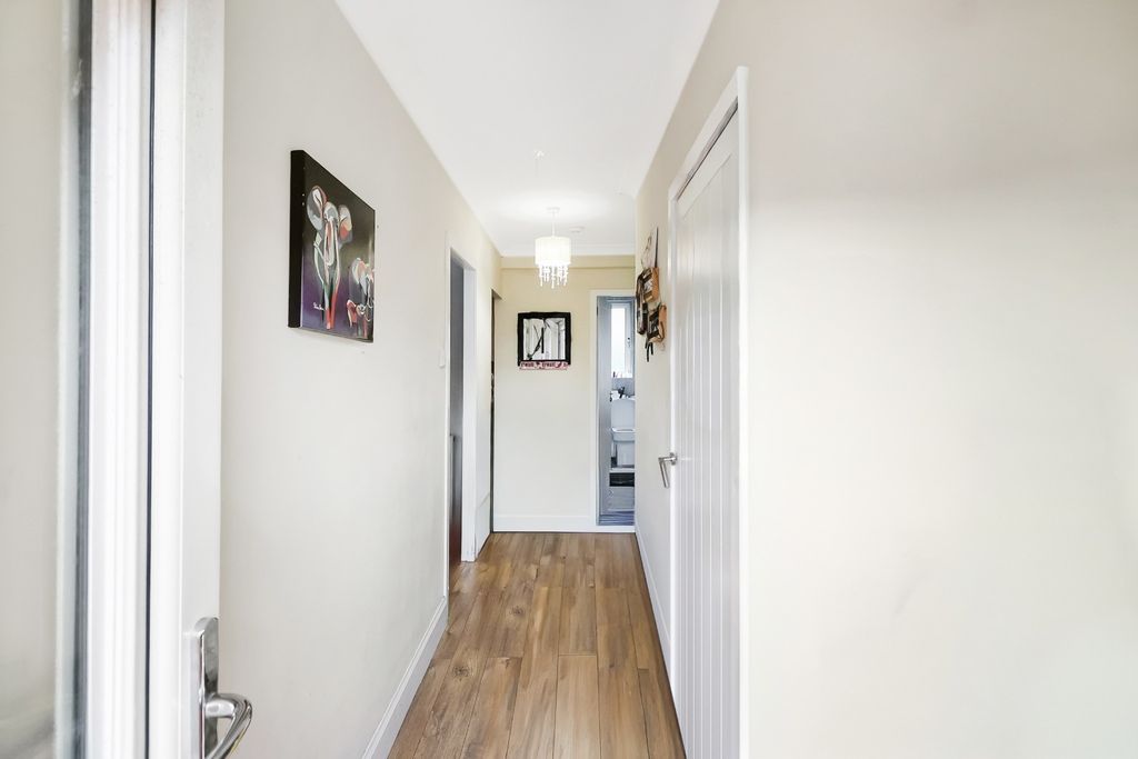 Property photo 2 of 27