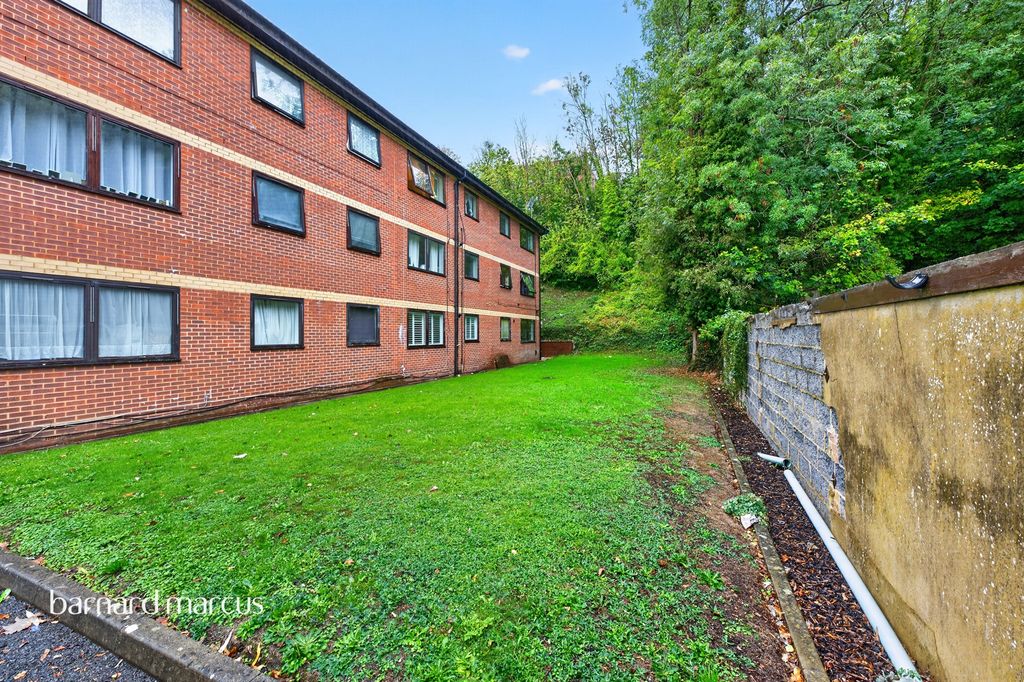 Property photo 2 of 24