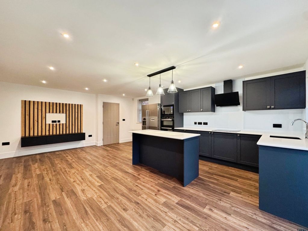 Property photo 2 of 29 Picture No. 24