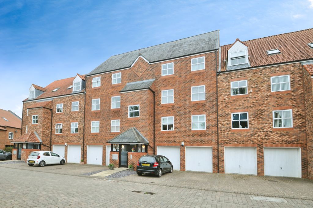 Property photo 1 of 20 Nursery023