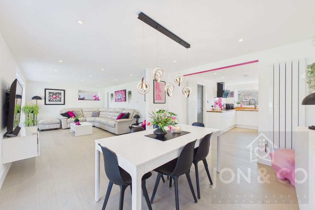 Property photo 2 of 23