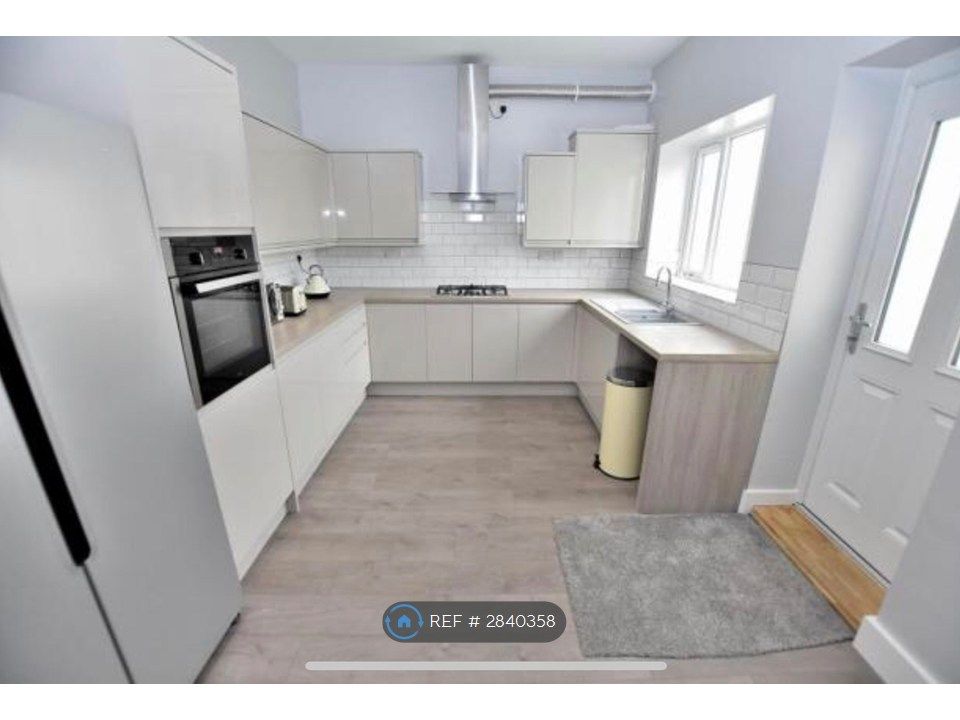 Property photo 1 of 8 Kitchen