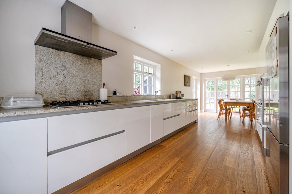 Property photo 3 of 35 1389453-15-6964Ef...