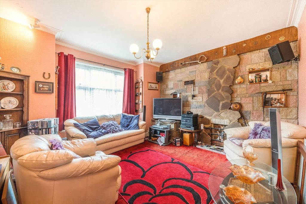 Property photo 2 of 8