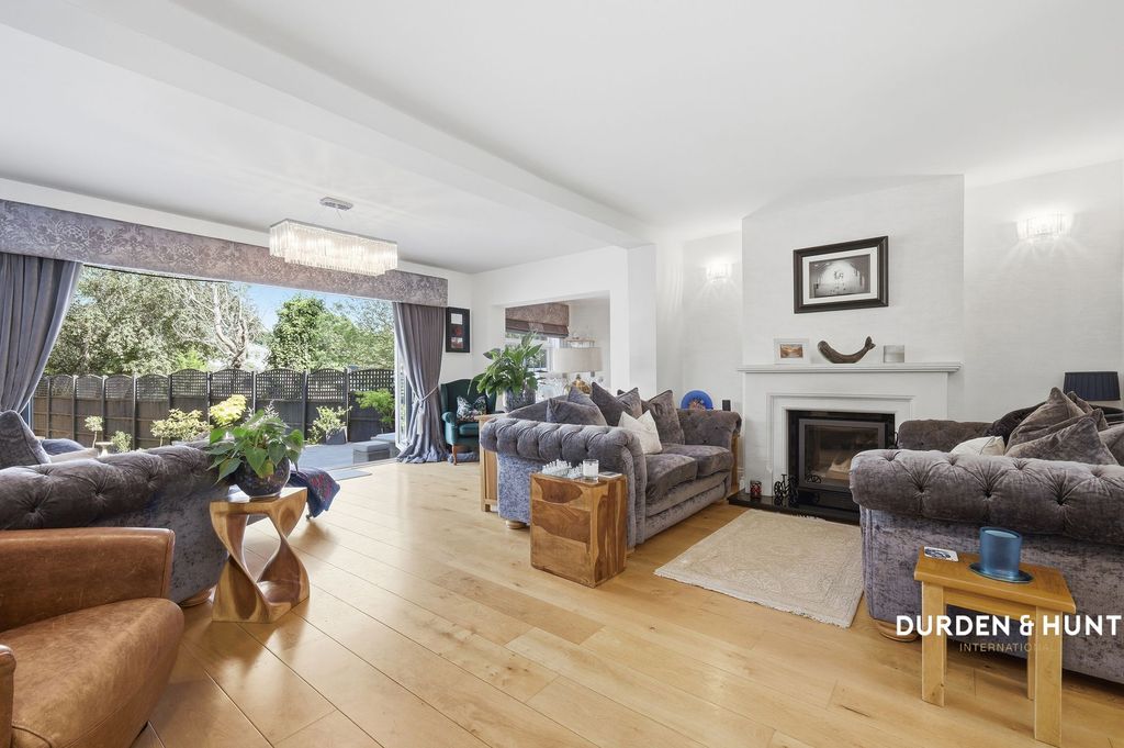 Property photo 2 of 32