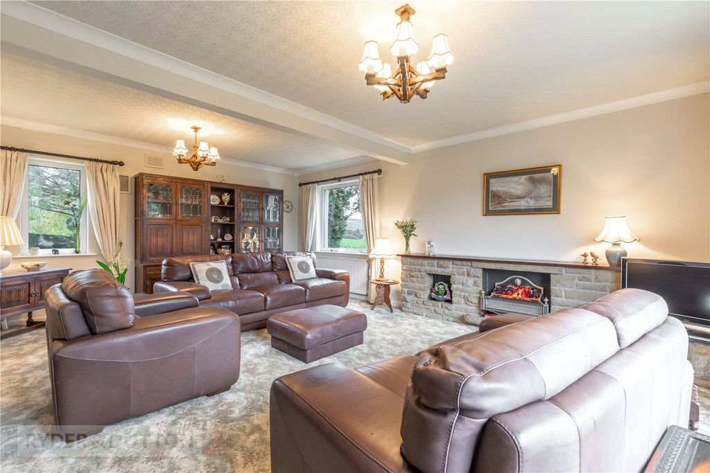 Property photo 3 of 36 Living Room