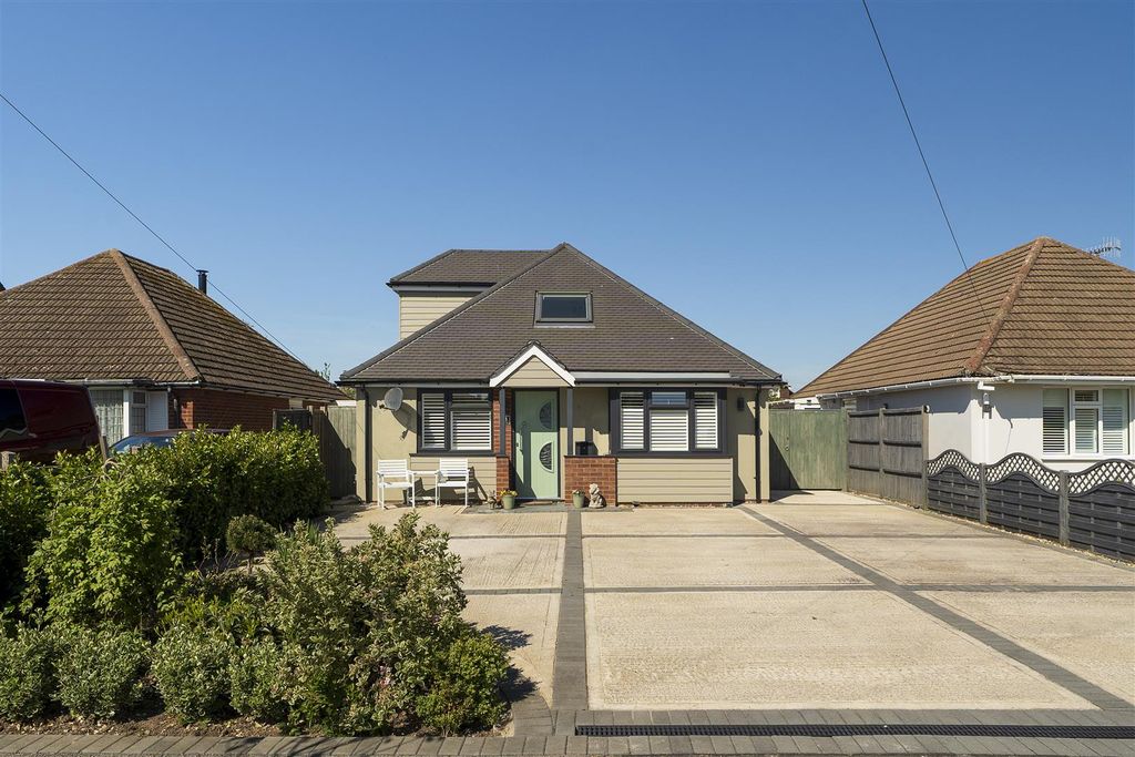 Property photo 1 of 37 18 Shirley Close Final-6.Jpg