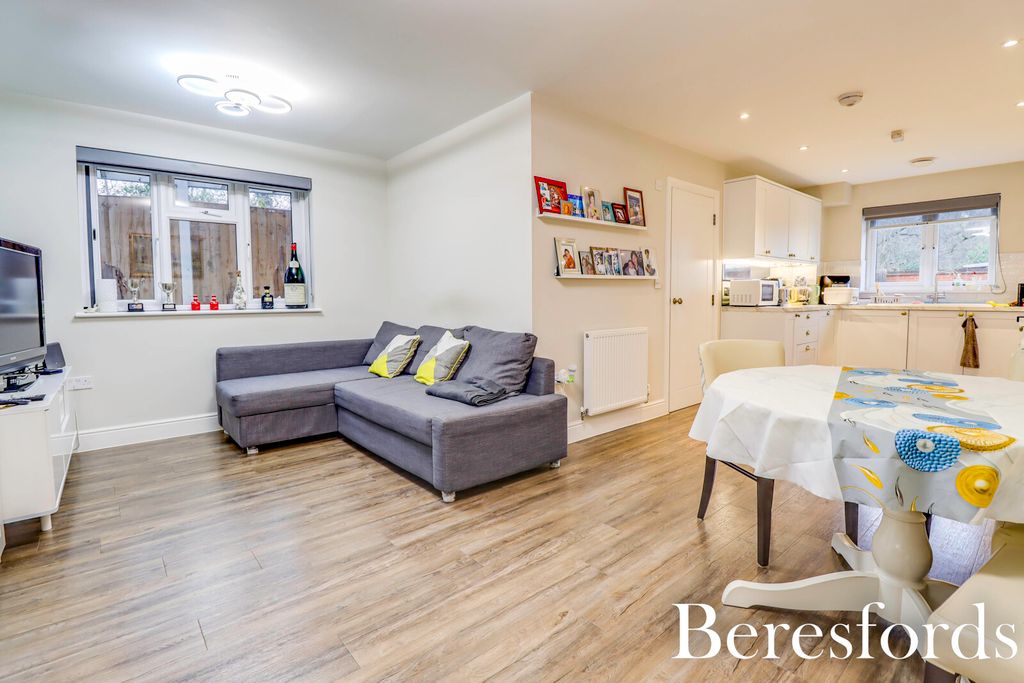 Property photo 2 of 22 Picture No. 18