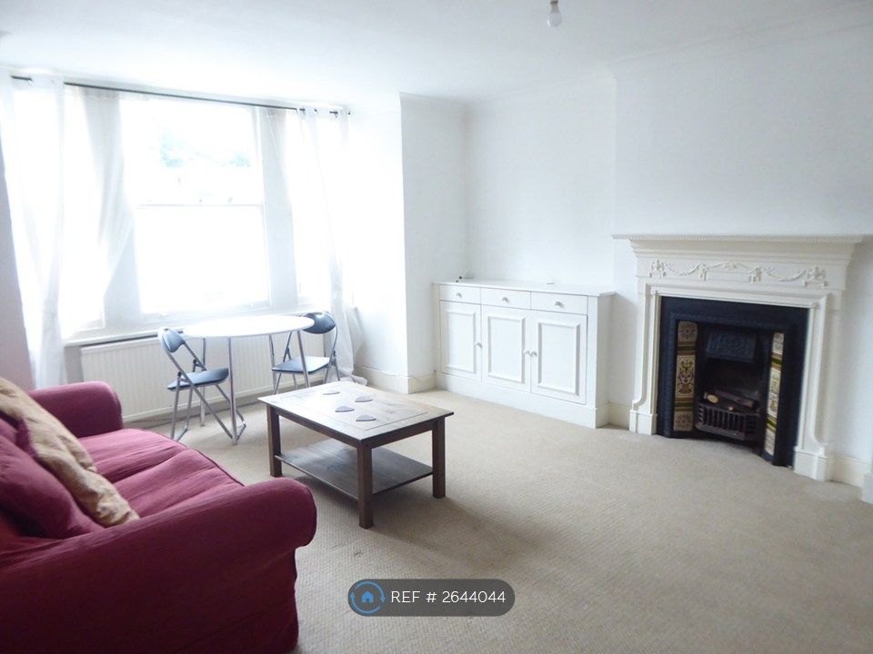 Property photo 3 of 9 Lounge