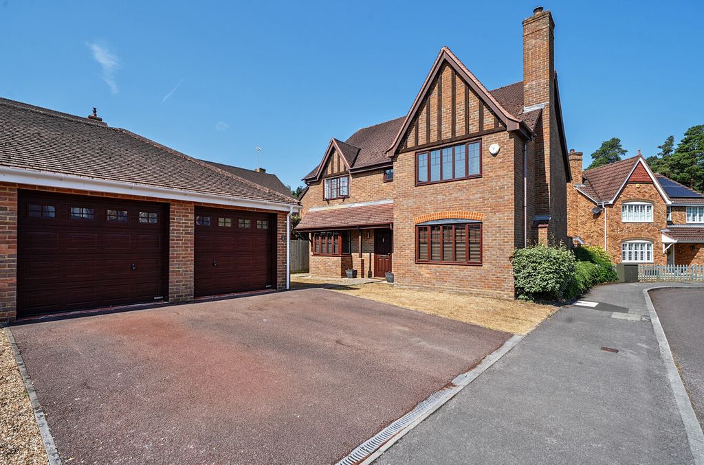 Property photo 1 of 13 1494527-30-6A58Cb...
