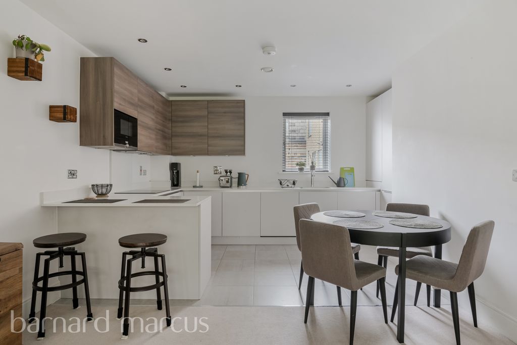 Property photo 3 of 9 Kitchen