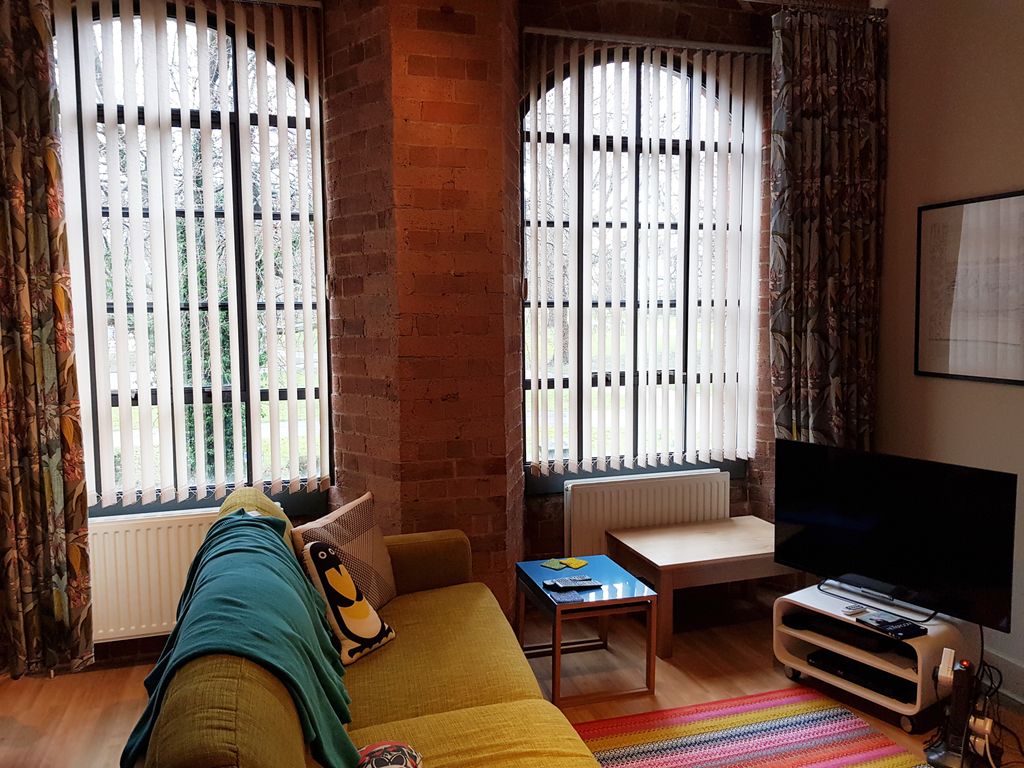 Property photo 1 of 9 Living Room