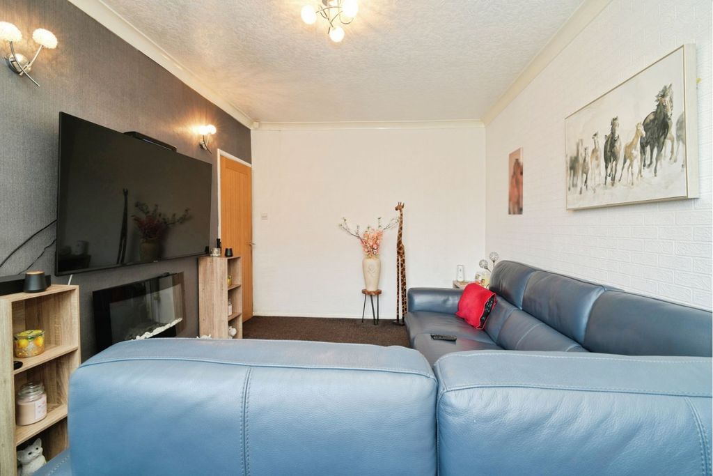 Property photo 3 of 19 Living Room