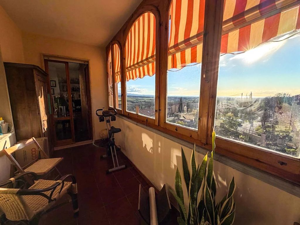 Property photo 2 of 28