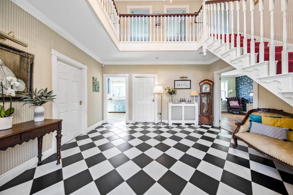 Property photo 2 of 22