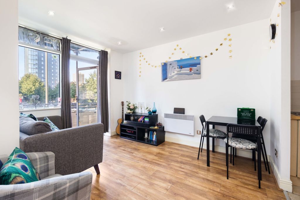 Property photo 1 of 11 Reception