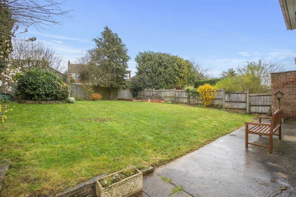 Property photo 3 of 24 12 Daws Lea, Hp11 1Qf-1.Jpg