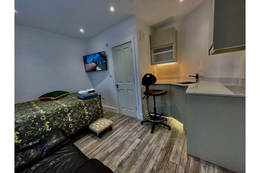 Additional image 13 of 6 bed end terrace house for saleWhitton Avenue West, Greenford UB6