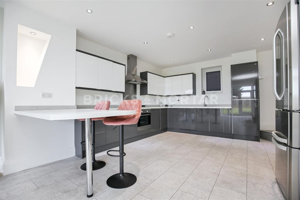 Property photo 3 of 14 F86Tbeizk0En1J3Rm2_c1W.Jpg