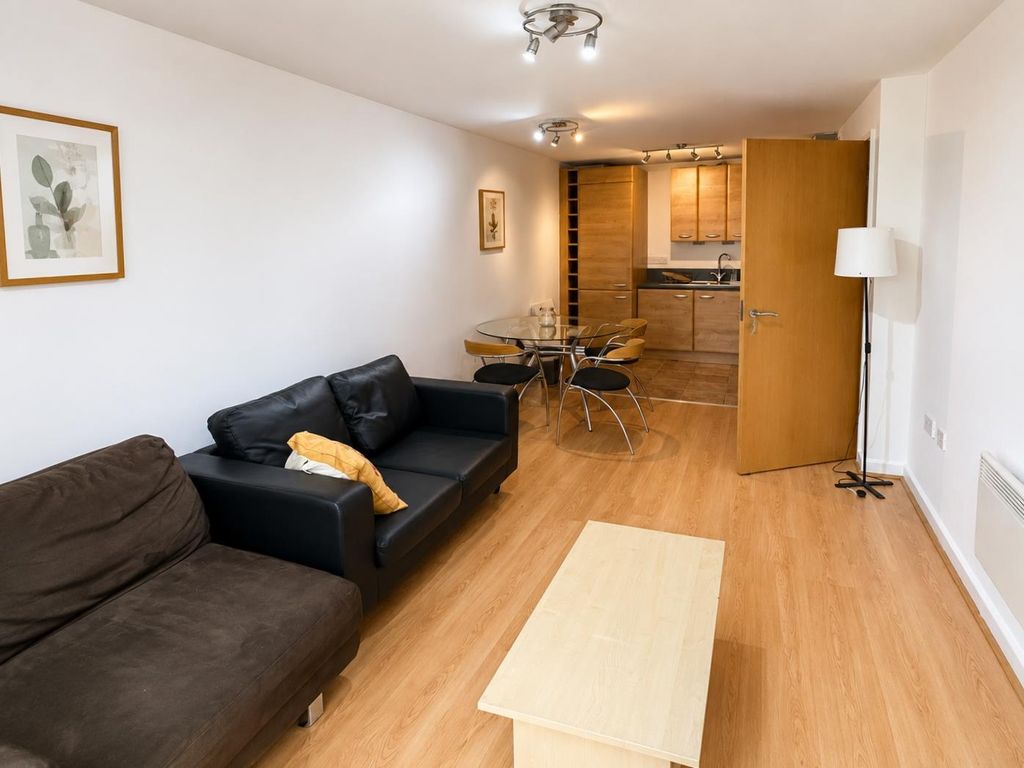 Property photo 2 of 7 Bright Open-Plan Lounge With Comfy Sofas...