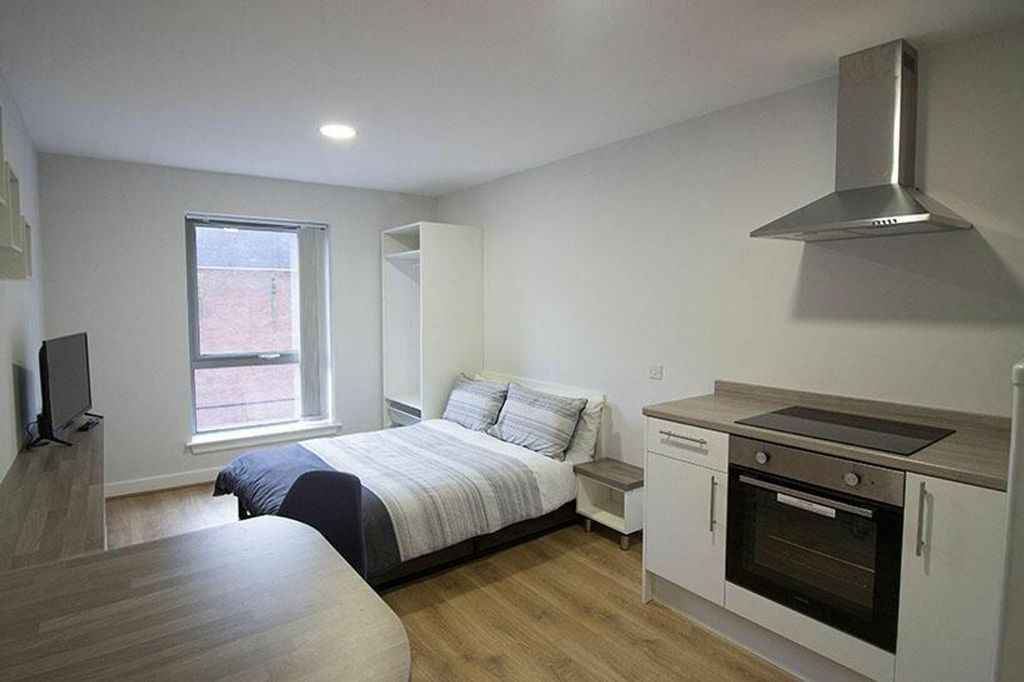 Property photo 1 of 3 A Bright And Inviting Double Bedroom Featuring A c...