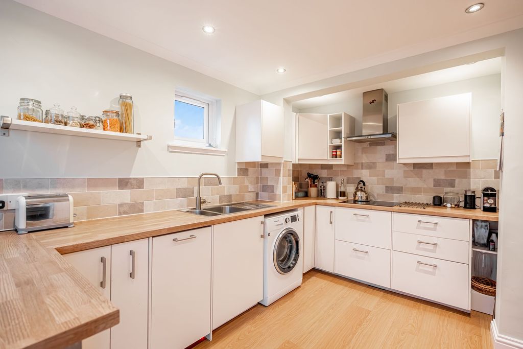 Property photo 3 of 25 Kitchen