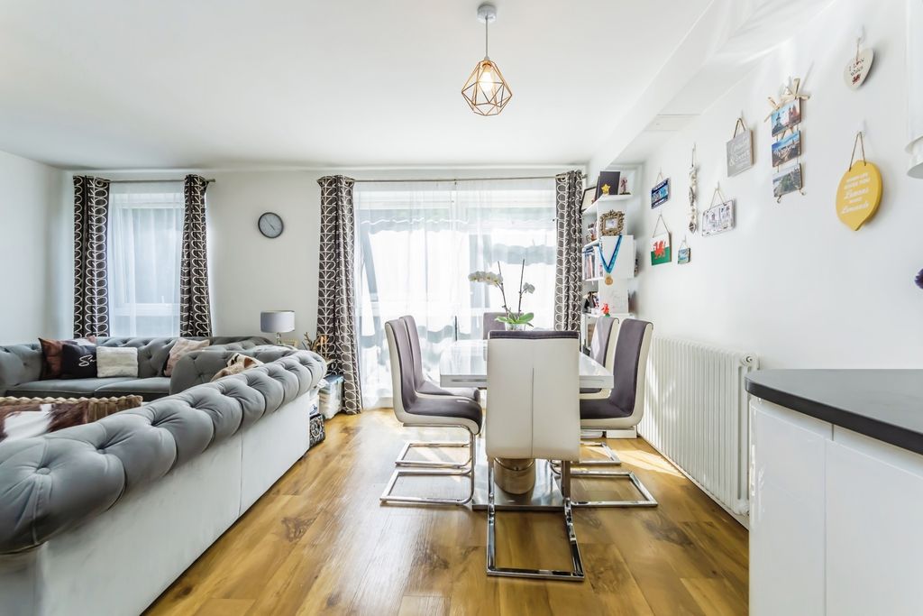 Property photo 3 of 21 Photo