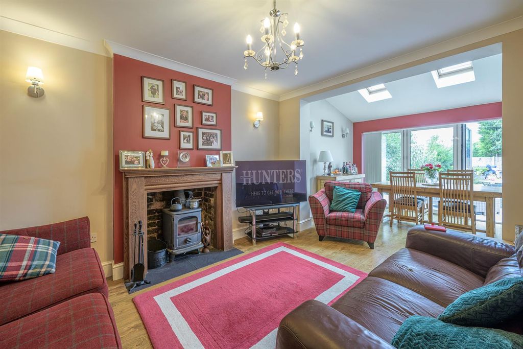Property photo 3 of 25