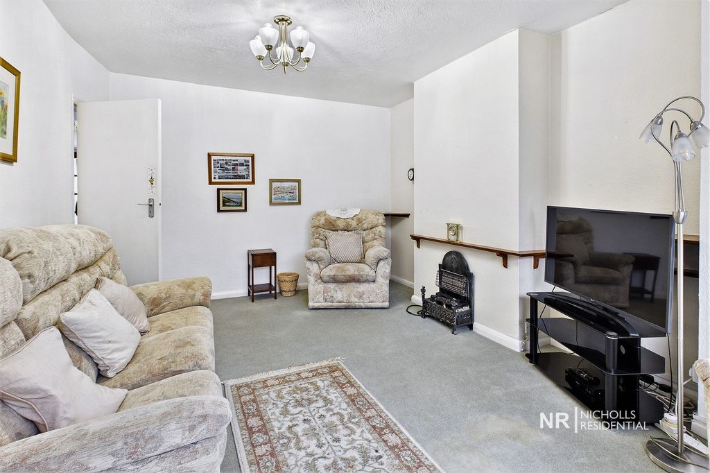 Property photo 3 of 18 Lounge Extra Photo